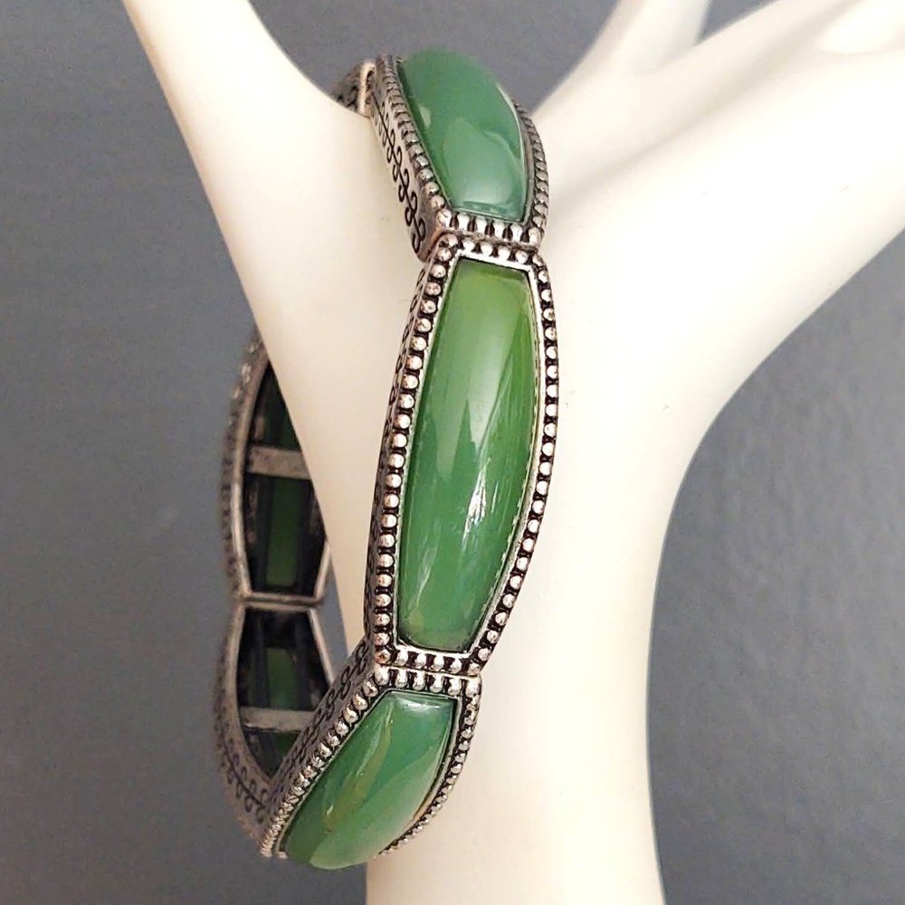 Green and silver stretch bracelet